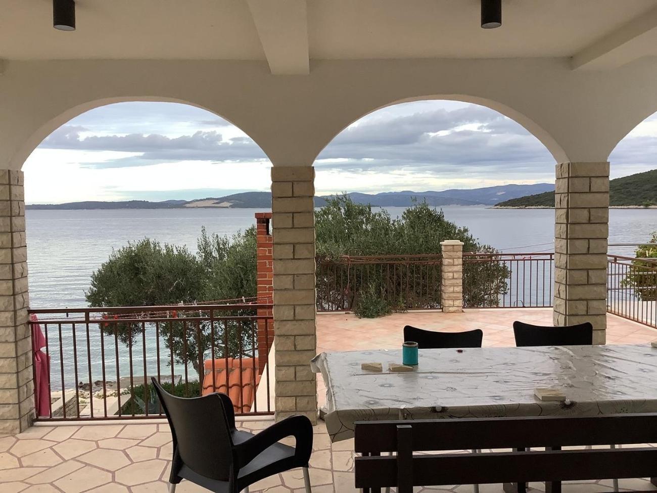 Apartments By The Sea Maslinica, Solta - 774 Grohote Exterior foto